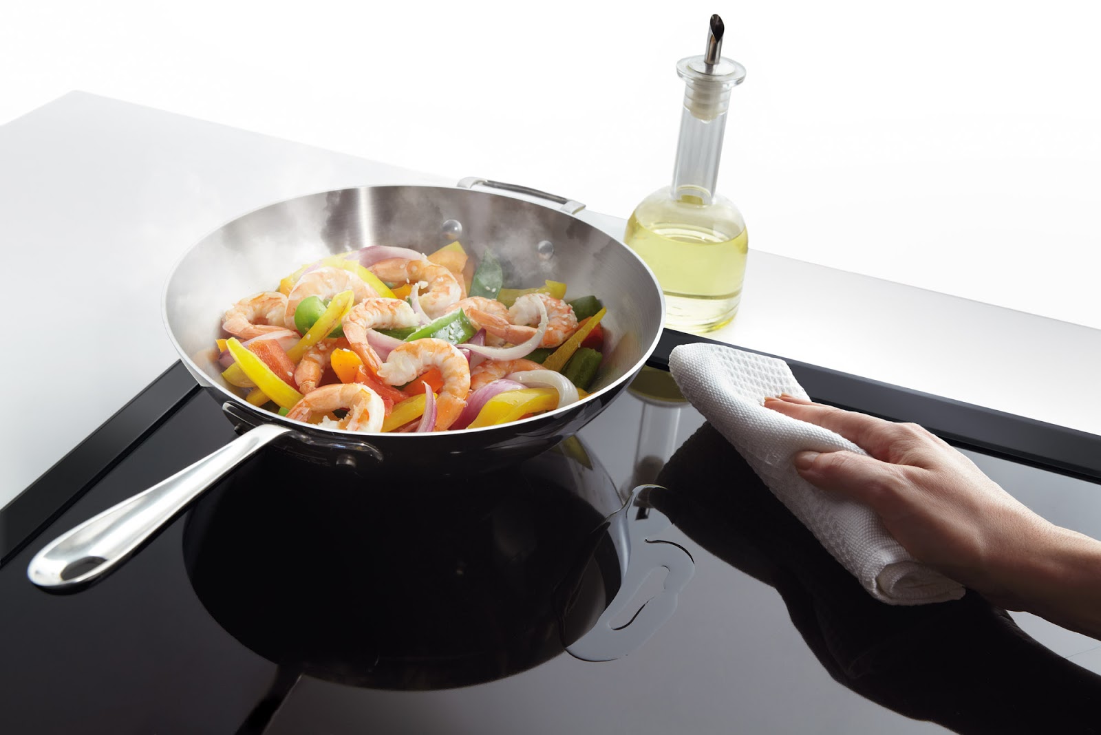 MẸO VỆ SINH BẾP TỪ, BẾP ĐIỆN TỪ SẠCH BÓNG ĐÓN TẾT