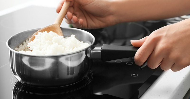 Hướng dẫn cách nấu cơm bằng bếp điện từ thơm ngon (như nồi cơm điện)