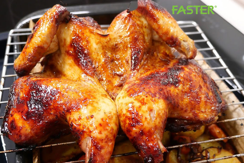 Bí quyết làm gà nướng nguyên con da giòn, thịt mềm tại nhà