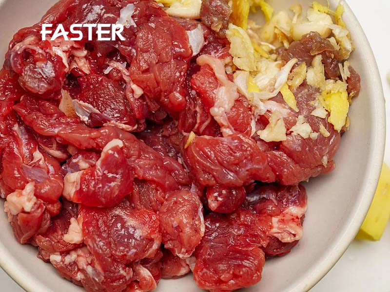 Bí quyết ướp và áp chảo thịt bò ngậm nước