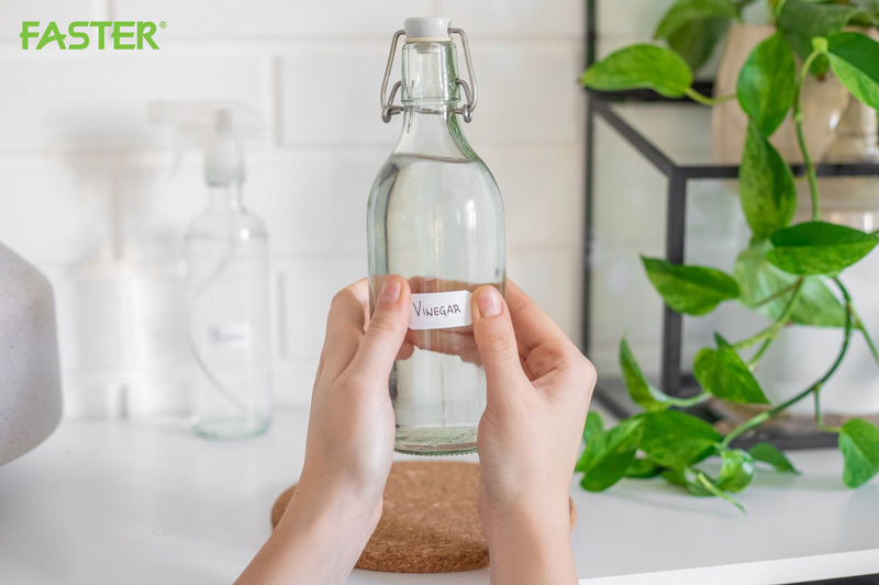 Giấm trắng vệ sinh máy hút mùi