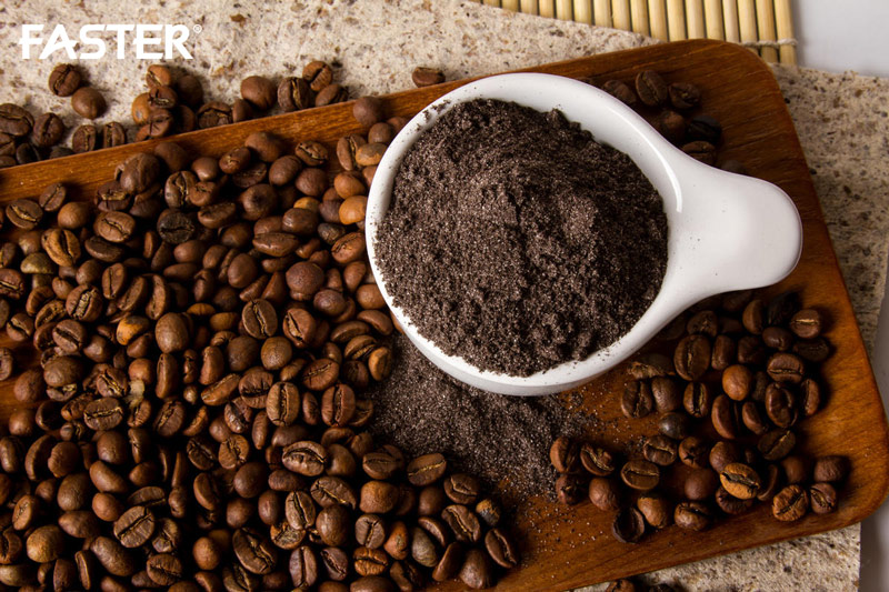 Sử dụng vỏ chanh, sả, hoặc bã cà phê